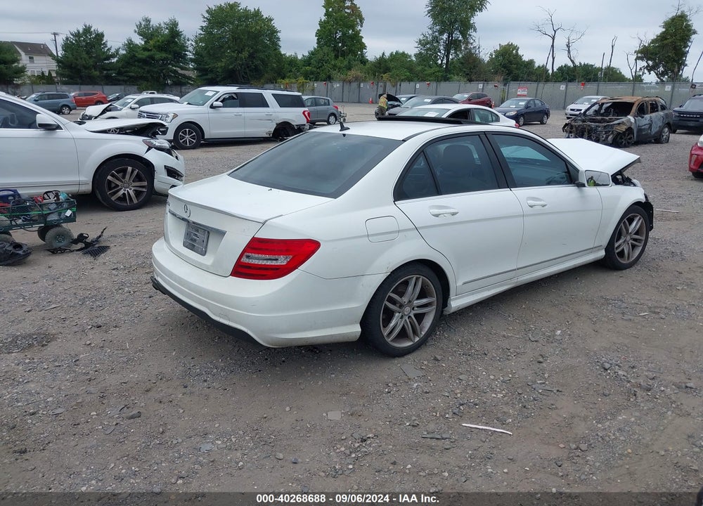 2014 MERCEDES-BENZ C 250 LUXURY/SPORT VIN: WDDGF4HB1EG235201