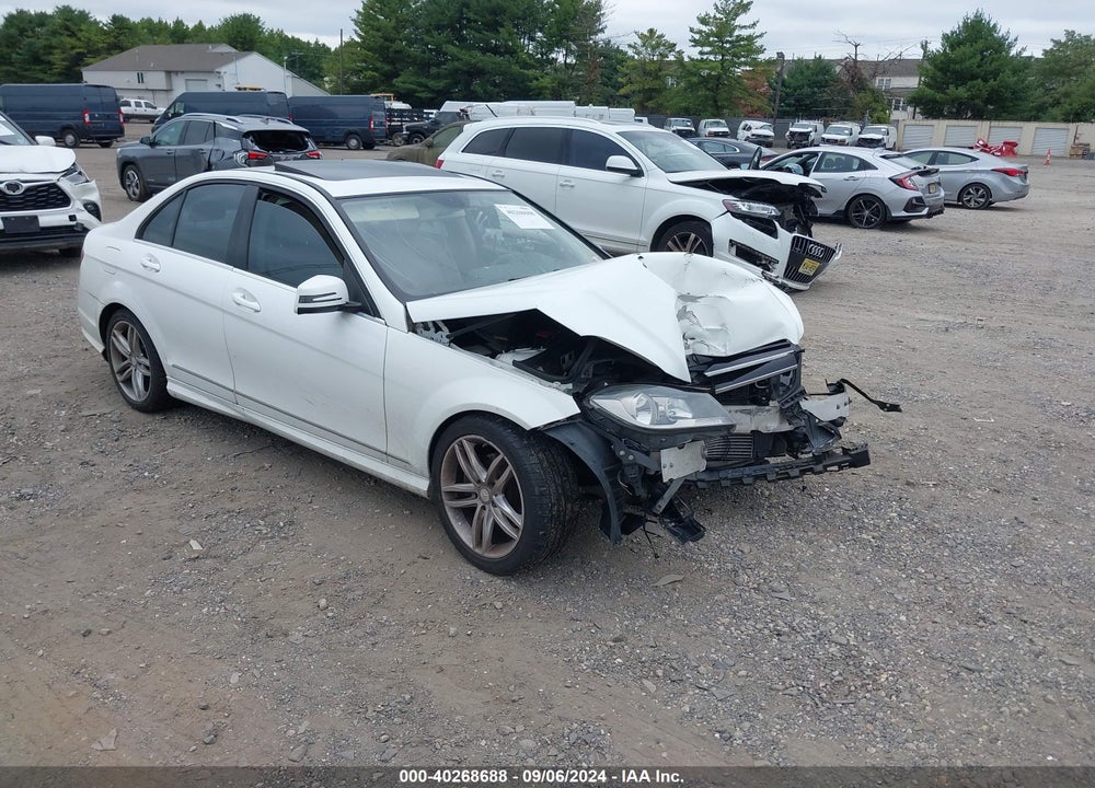 2014 MERCEDES-BENZ C 250 LUXURY/SPORT VIN: WDDGF4HB1EG235201