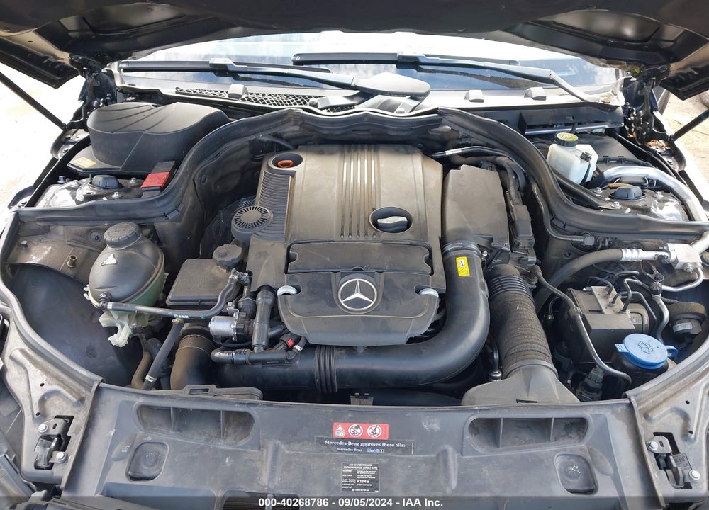 2014 MERCEDES-BENZ C 250 LUXURY/SPORT VIN: WDDGF4HB2EA947994