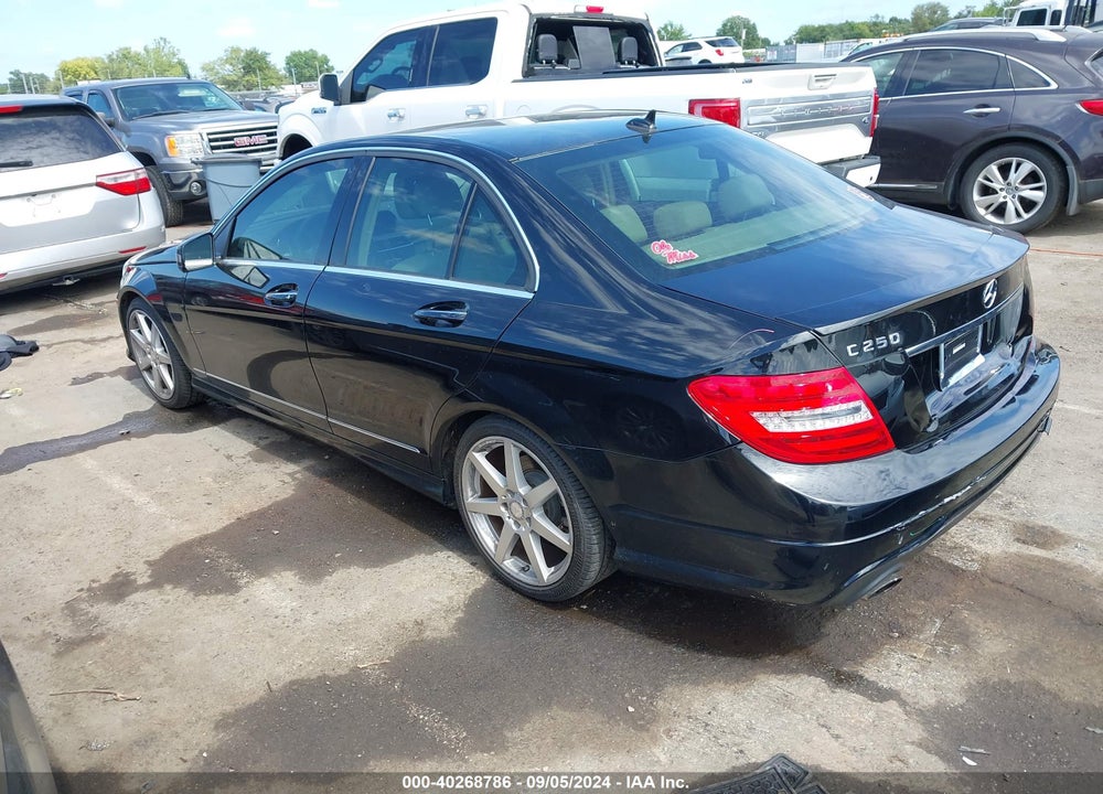 2014 MERCEDES-BENZ C 250 LUXURY/SPORT VIN: WDDGF4HB2EA947994