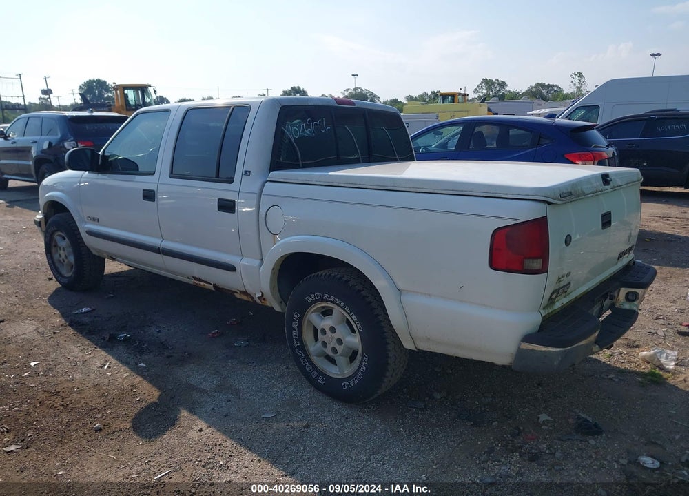 2002 CHEVROLET S-10 LS VIN: 1GCDT13W02K205971