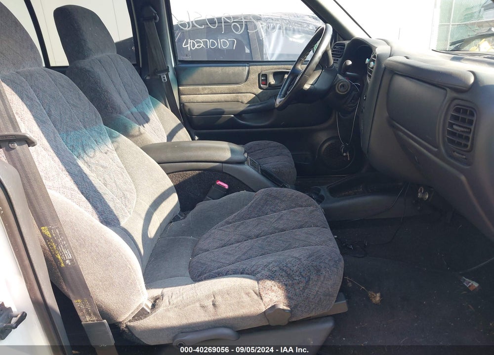 2002 CHEVROLET S-10 LS VIN: 1GCDT13W02K205971