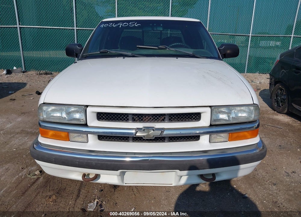 2002 CHEVROLET S-10 LS VIN: 1GCDT13W02K205971