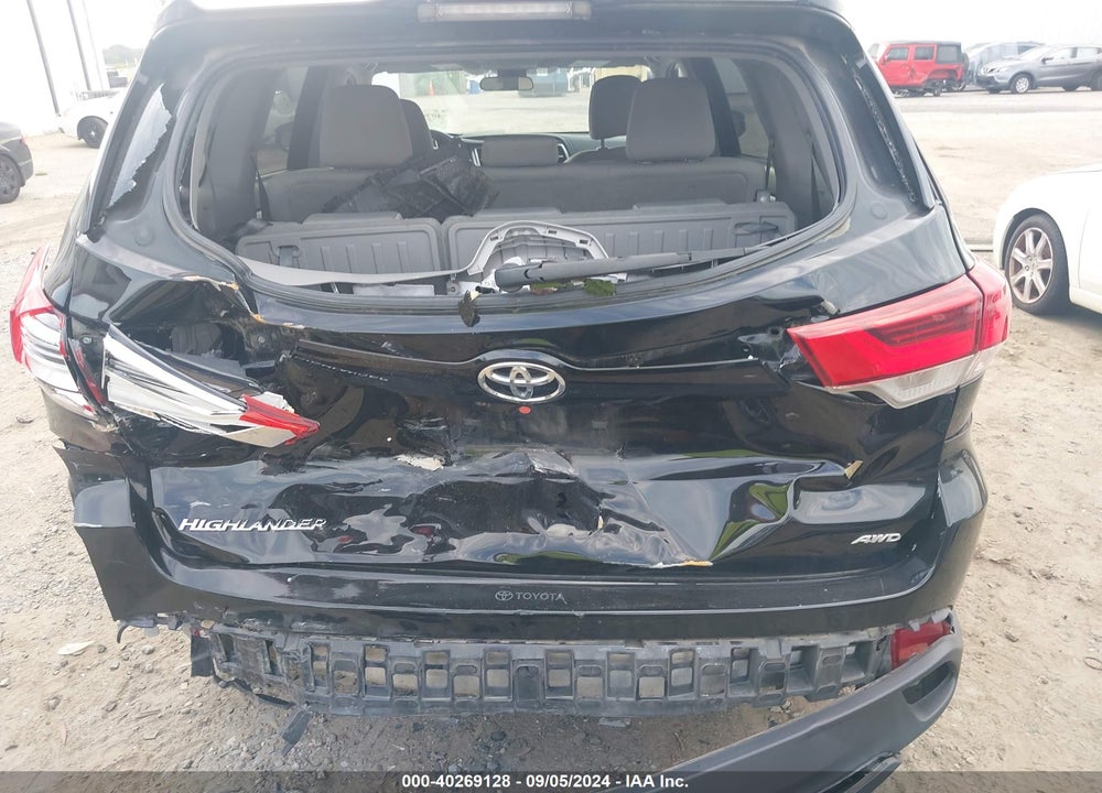 2018 TOYOTA HIGHLANDER LE VIN: 5TDBZRFHXJS493023