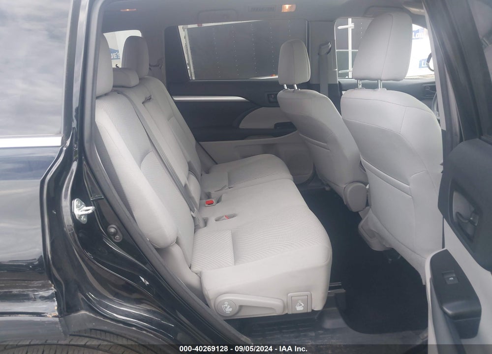 2018 TOYOTA HIGHLANDER LE VIN: 5TDBZRFHXJS493023