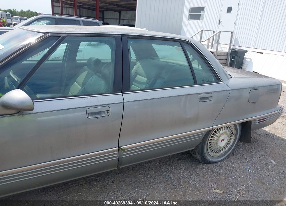 1994 OLDSMOBILE 98 REGENCY ELITE VIN: 1G3CW52L3R4300895