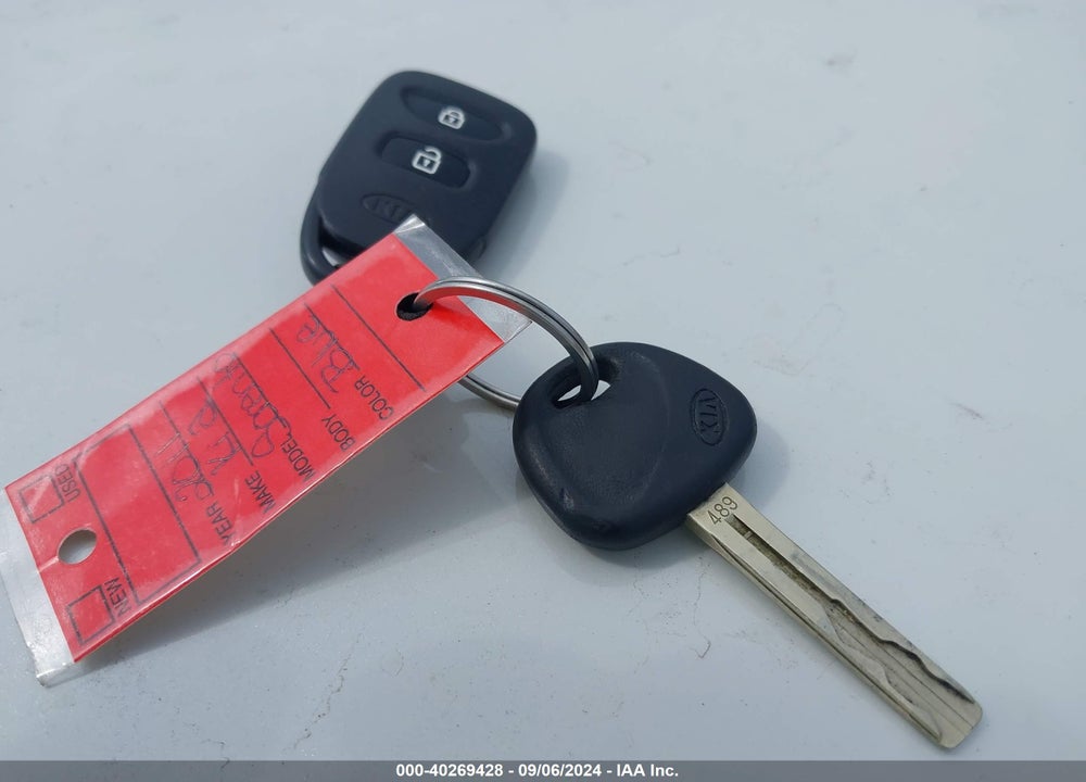 2011 KIA SORENTO LX V6 VIN: 5XYKTDA26BG123032
