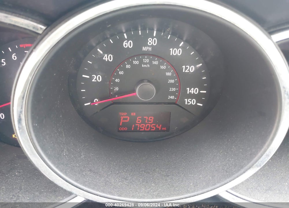 2011 KIA SORENTO LX V6 VIN: 5XYKTDA26BG123032