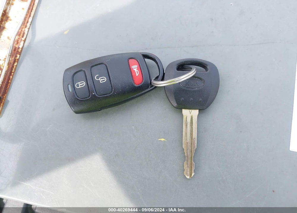 2010 KIA SEDONA LX VIN: KNDMG4C36A6352136