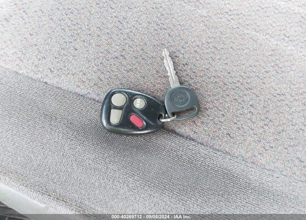 2001 CHEVROLET ASTRO LS VIN: 1GNDM19W51B155370