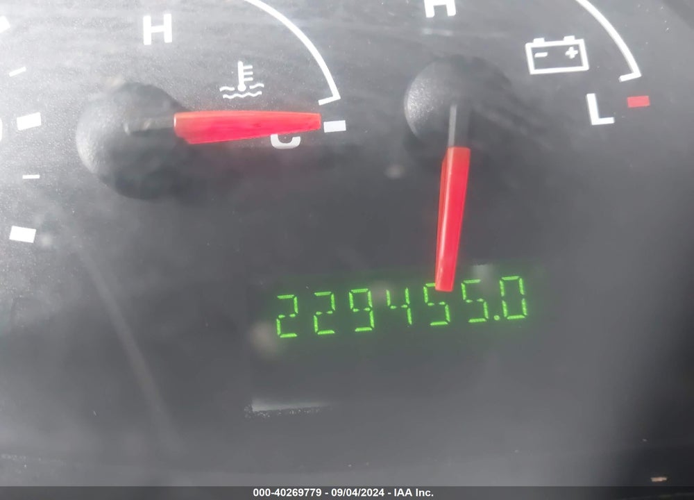 2004 FORD E-350 SUPER DUTY CHATEAU/XL/XLT VIN: 1FBNE31L04HB09278