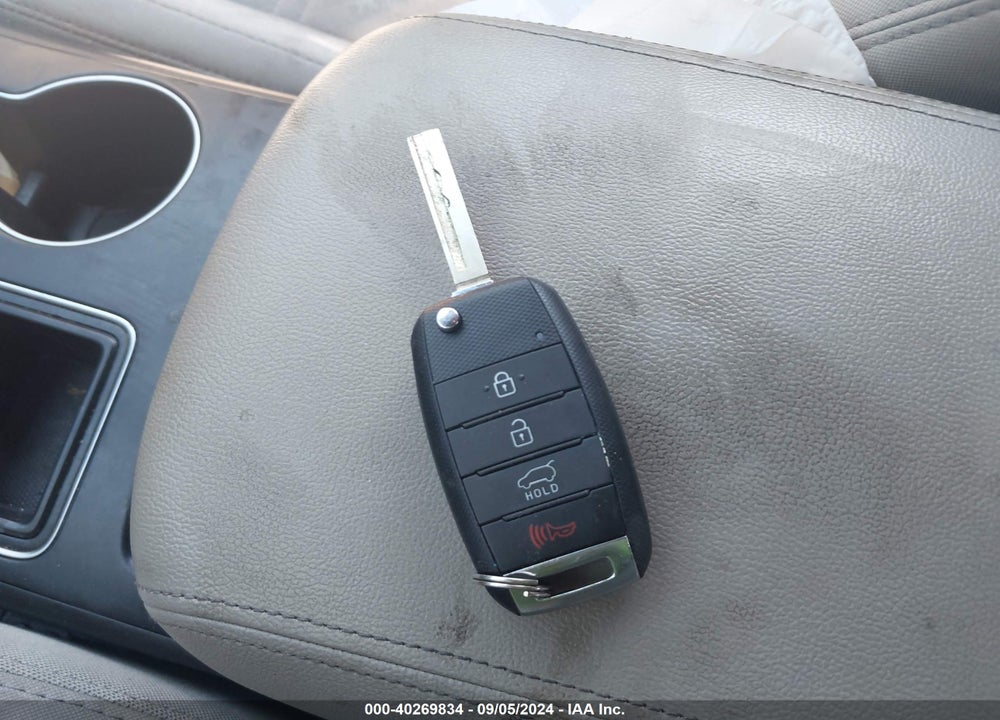 2018 KIA SORENTO 2.4L LX VIN: 5XYPGDA30JG413994