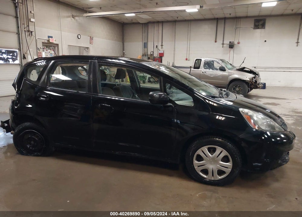 2010 HONDA FIT VIN: JHMGE8G28AS004386