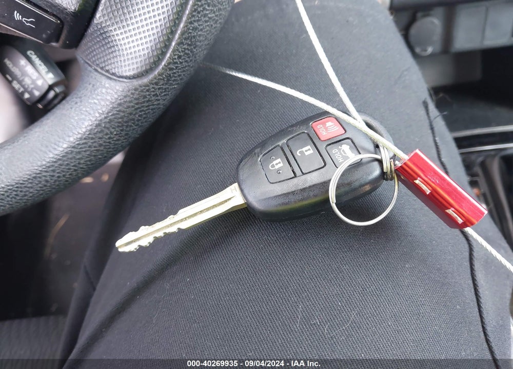 2018 TOYOTA COROLLA LE VIN: 2T1BURHE2JC098814