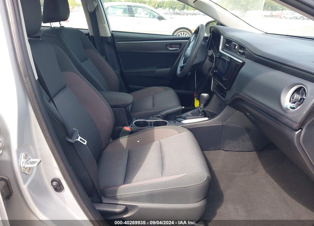 2018 TOYOTA COROLLA LE VIN: 2T1BURHE2JC098814