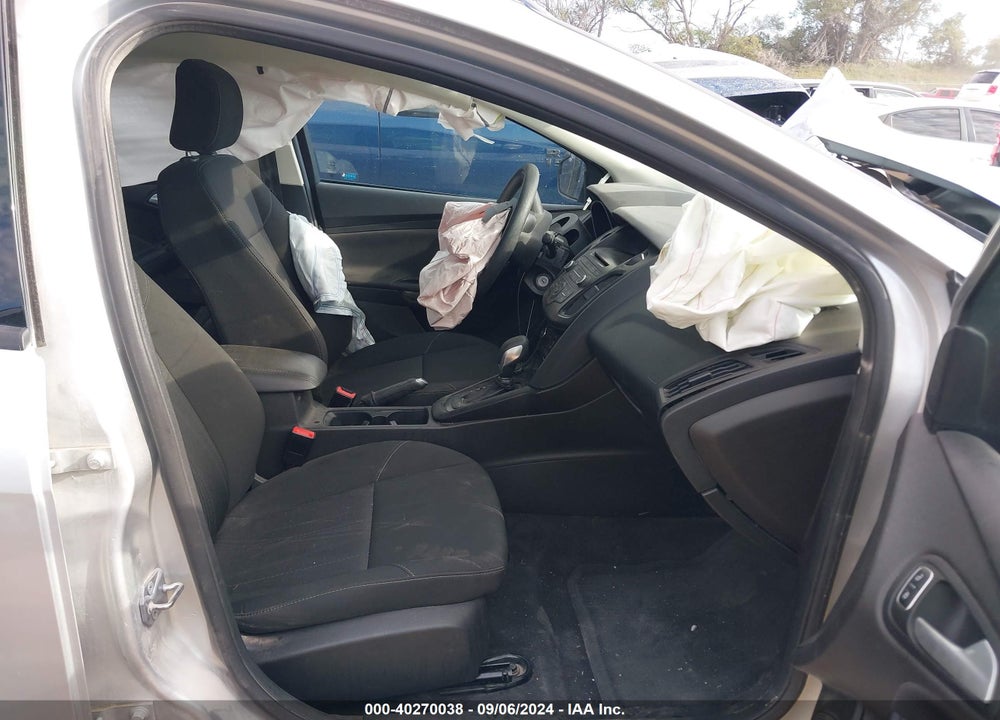 2017 FORD FOCUS SE VIN: 1FADP3F21HL315882