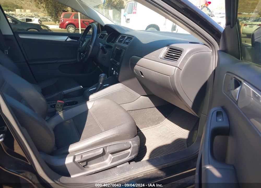 2017 VOLKSWAGEN JETTA 1.4T SE VIN: 3VWDB7AJ1HM228008