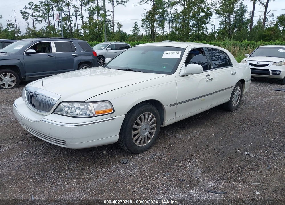 2003 LINCOLN TOWN CAR SIGNATURE VIN: 1LNHM82W03Y670494