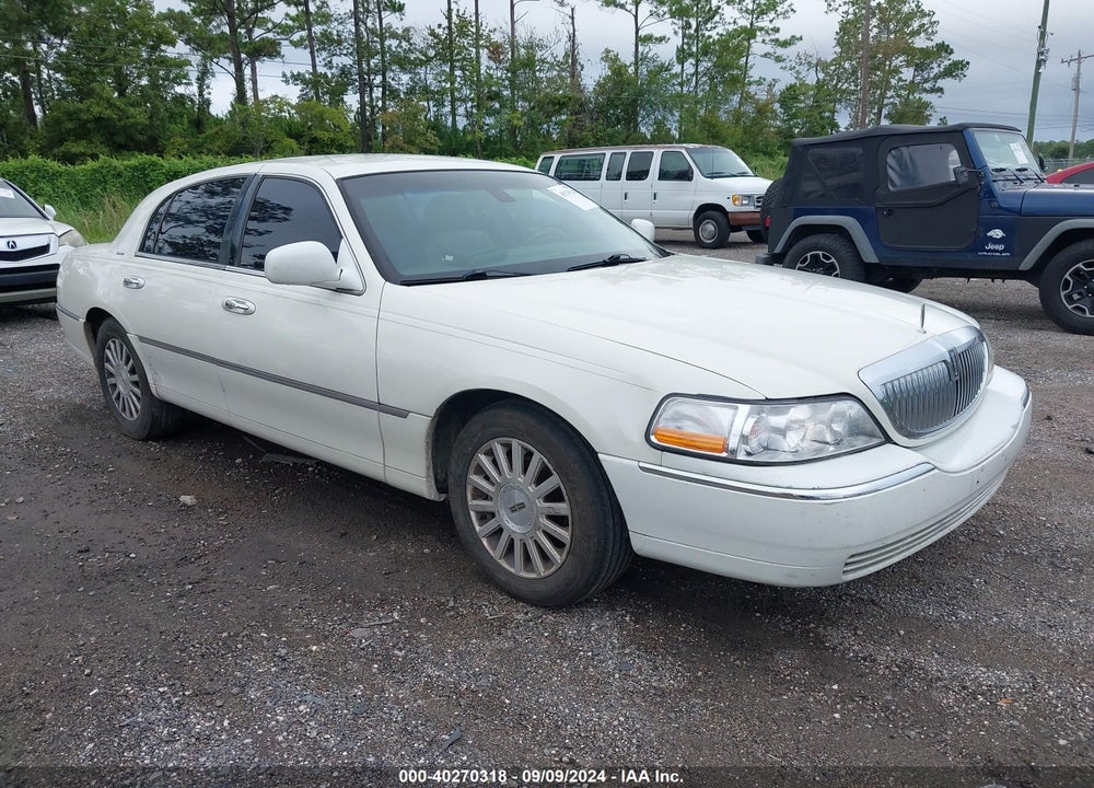 2003 LINCOLN TOWN CAR SIGNATURE VIN: 1LNHM82W03Y670494