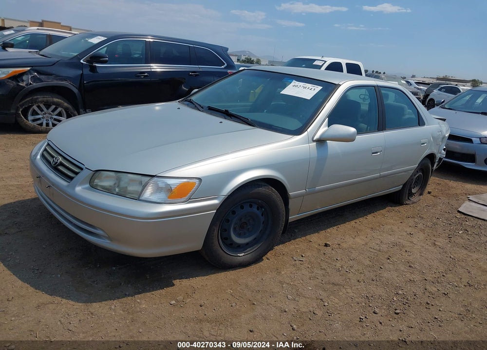 2000 TOYOTA CAMRY LE VIN: JT2BG22K3Y0499301