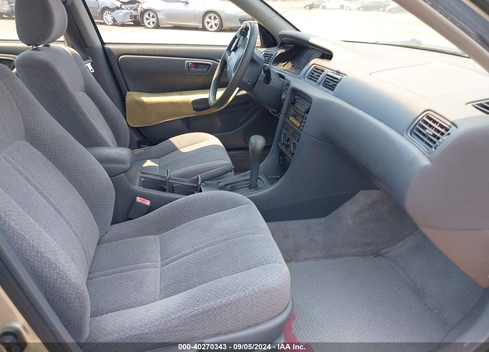 2000 TOYOTA CAMRY LE VIN: JT2BG22K3Y0499301