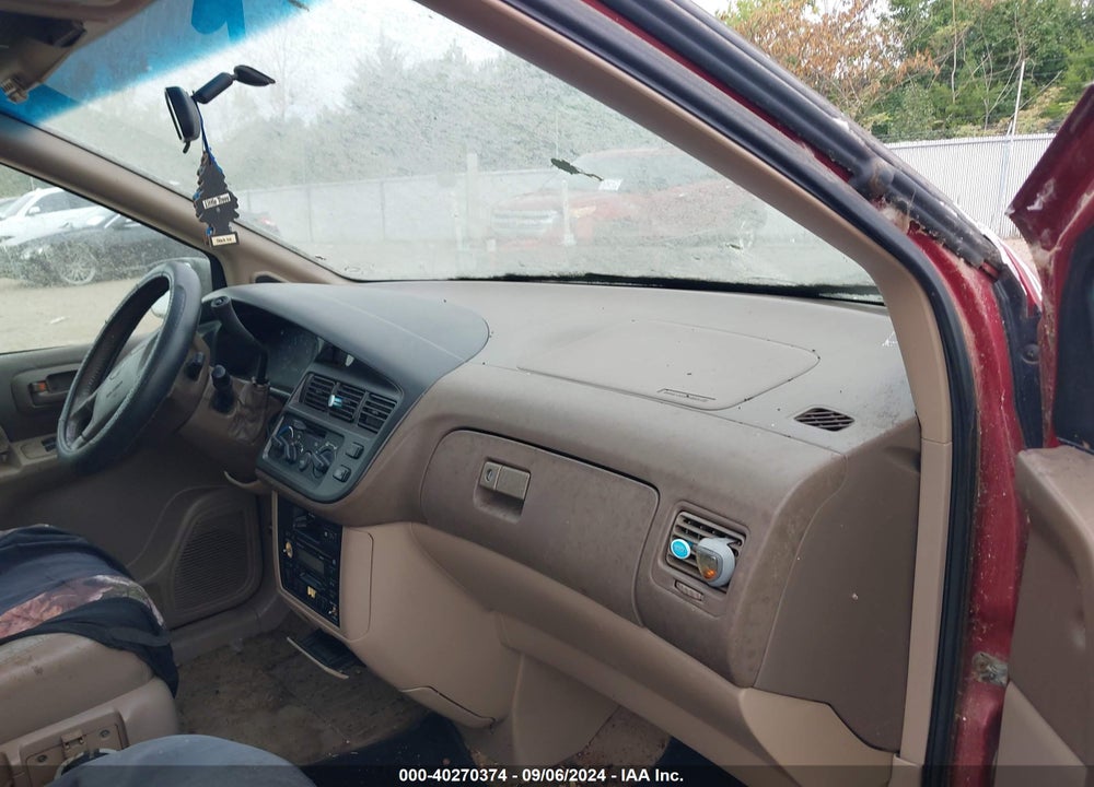 1998 TOYOTA SIENNA XLE VIN: 4T3ZF13C7WU018128