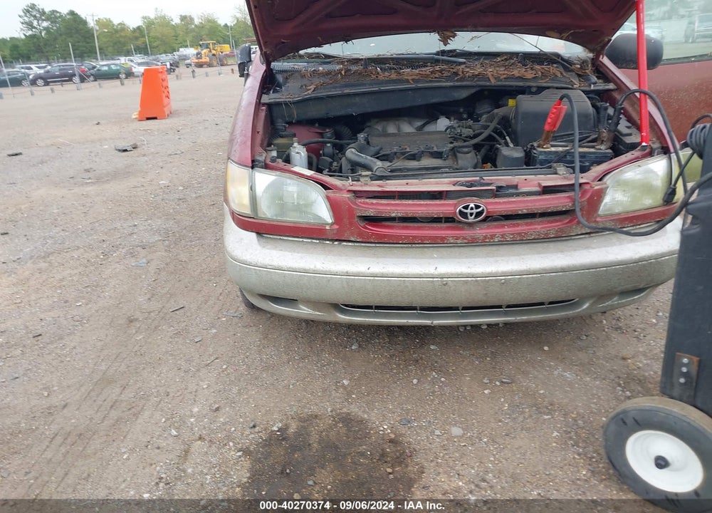 1998 TOYOTA SIENNA XLE VIN: 4T3ZF13C7WU018128