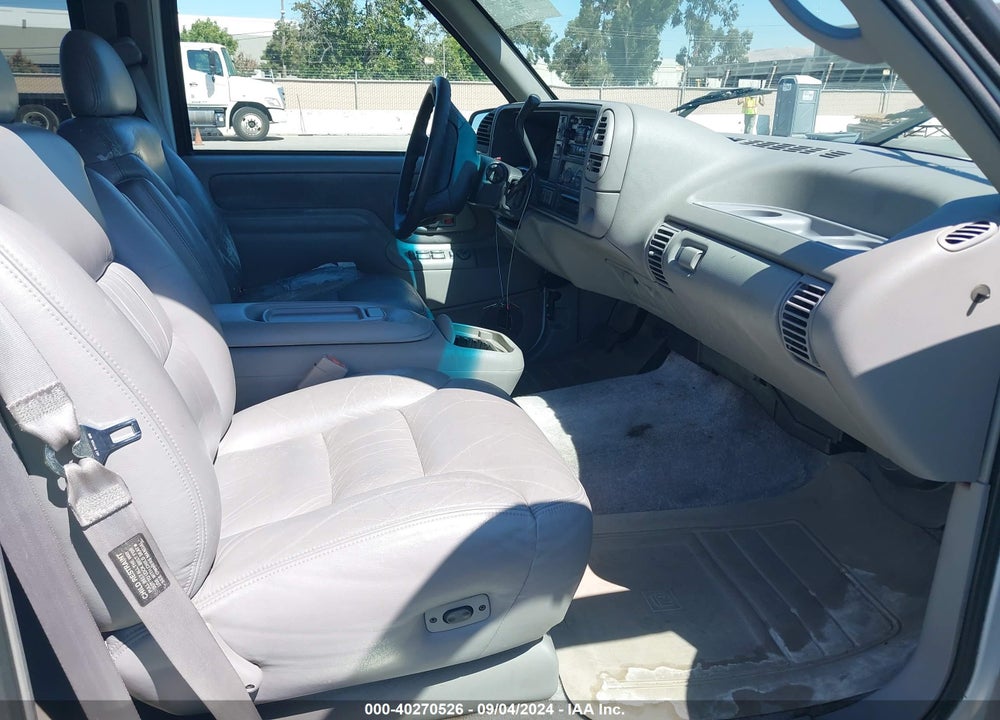 1996 CHEVROLET SUBURBAN VIN: 3GNFK16R4TG119242