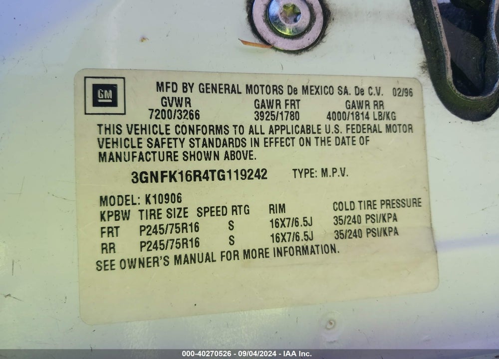 1996 CHEVROLET SUBURBAN VIN: 3GNFK16R4TG119242