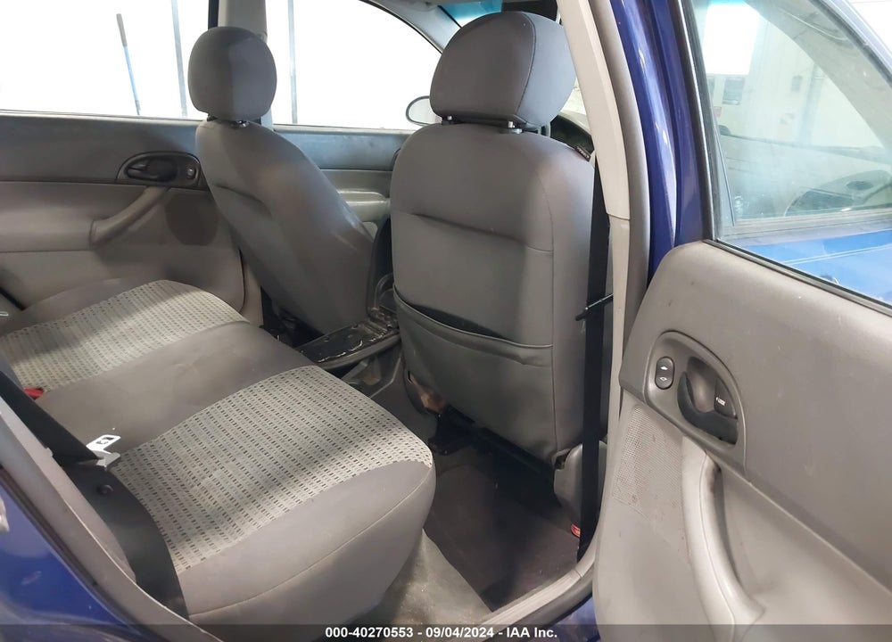 2005 FORD FOCUS ZX4 VIN: 1FAHP34NX5W125894