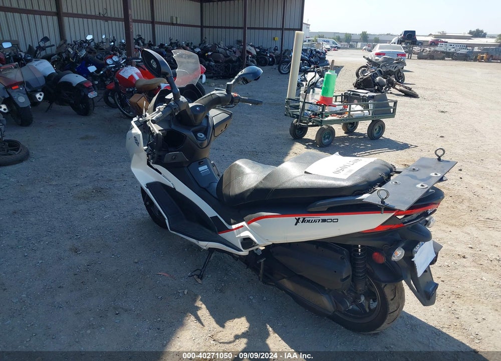 2021 KYMCO USA INC X-TOWN 300 VIN: LC2W1M240MC100387