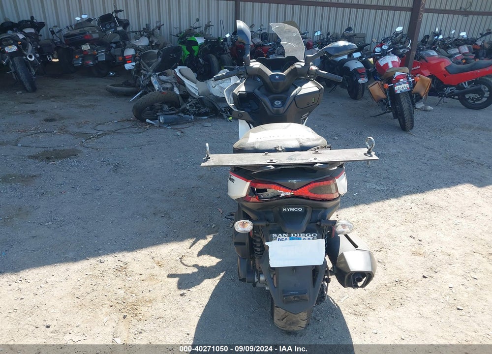 2021 KYMCO USA INC X-TOWN 300 VIN: LC2W1M240MC100387