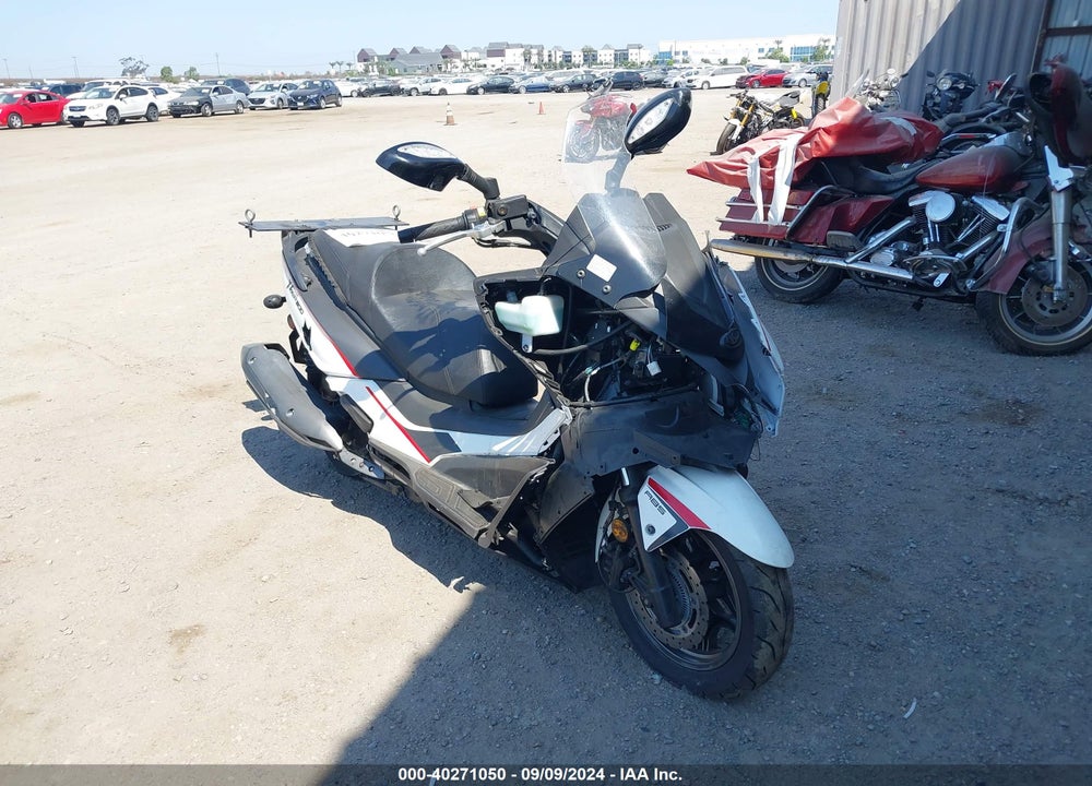 2021 KYMCO USA INC X-TOWN 300 VIN: LC2W1M240MC100387