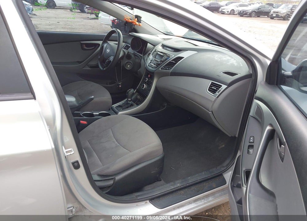 2015 HYUNDAI ELANTRA SE VIN: 5NPDH4AE1FH549083
