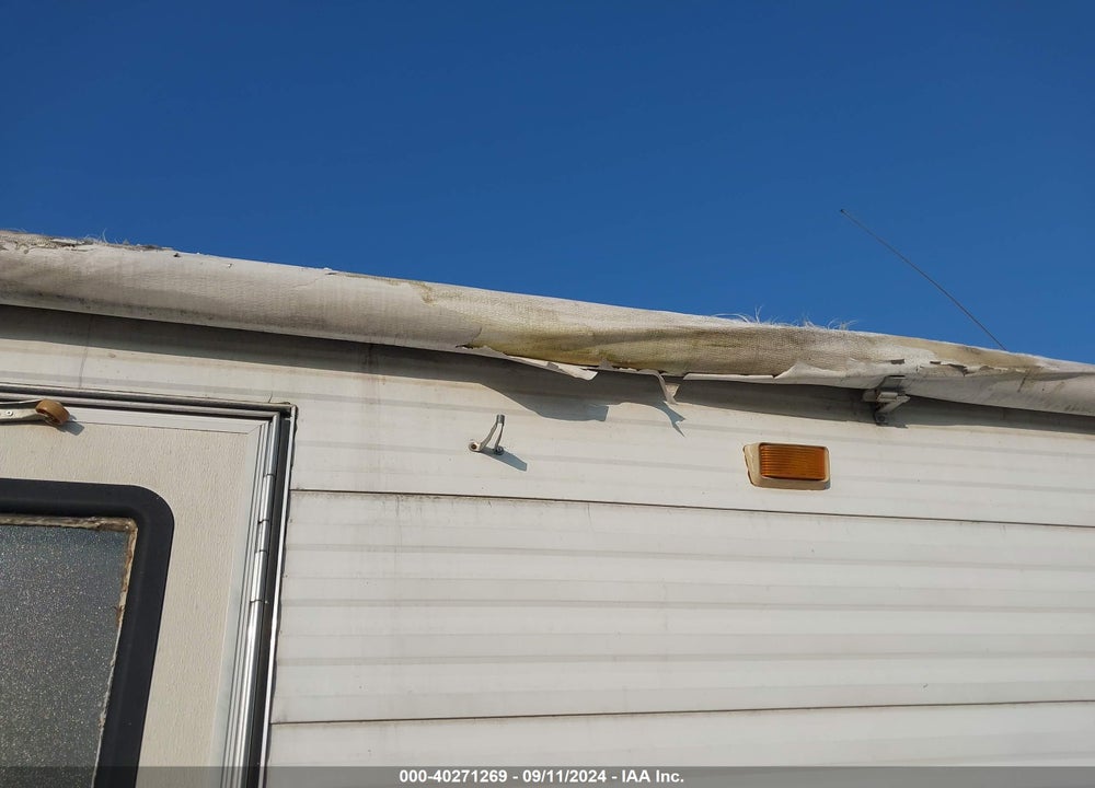 1996 FLEETWOOD PROWLER M-26T VIN: 1EC1T2629T2380636