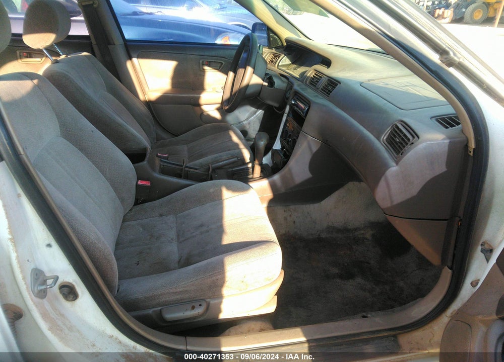 2001 TOYOTA CAMRY LE VIN: JT2BG22K110532169