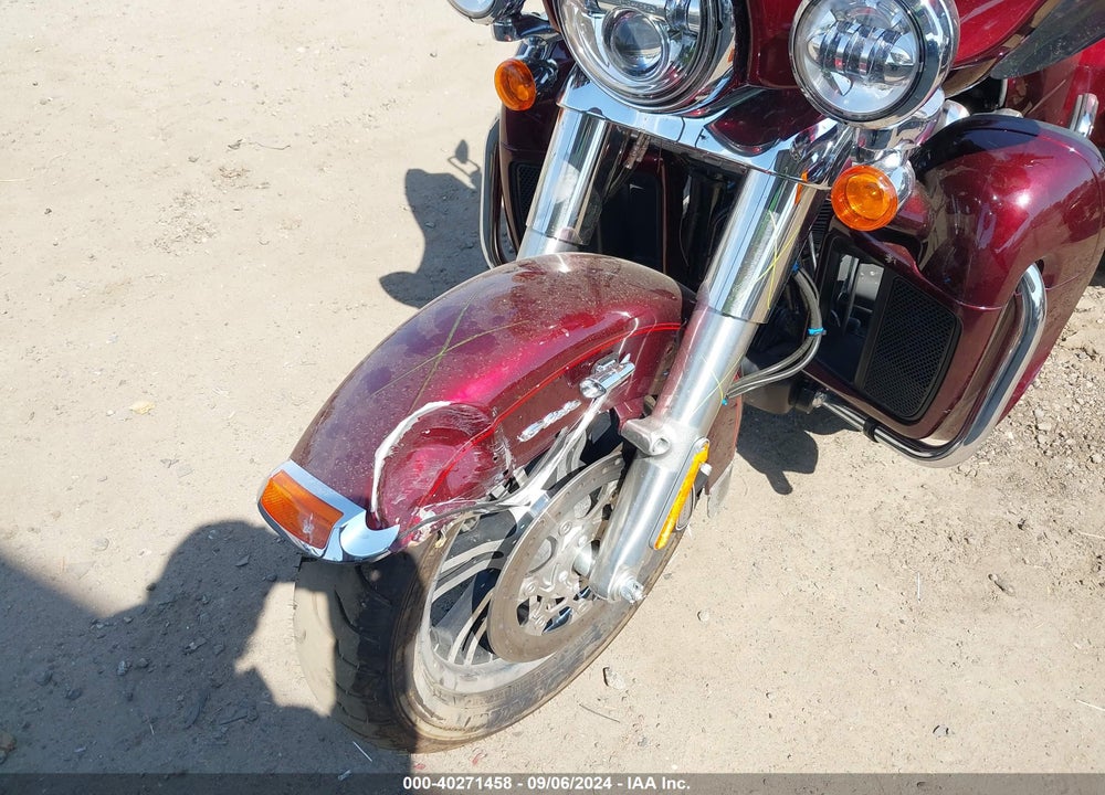 2015 HARLEY-DAVIDSON FLHTCUTG TRI GLIDE ULTRA VIN: 1HD1MAL16FB858149