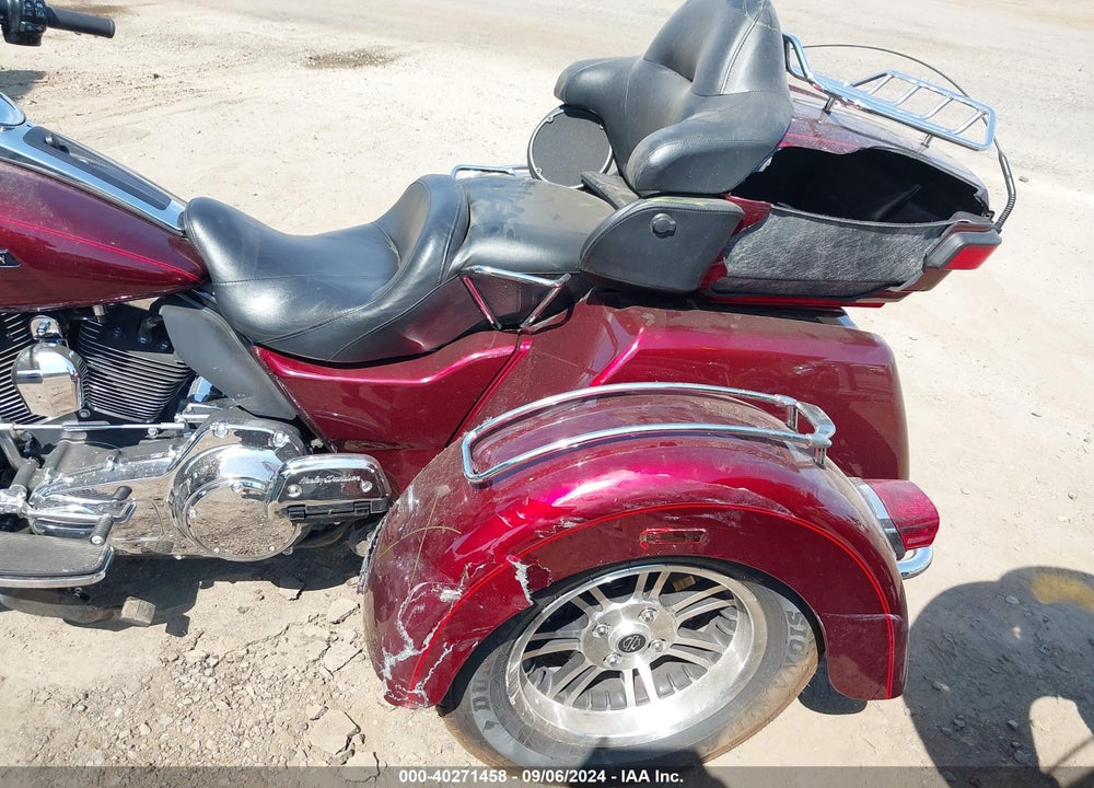 2015 HARLEY-DAVIDSON FLHTCUTG TRI GLIDE ULTRA VIN: 1HD1MAL16FB858149