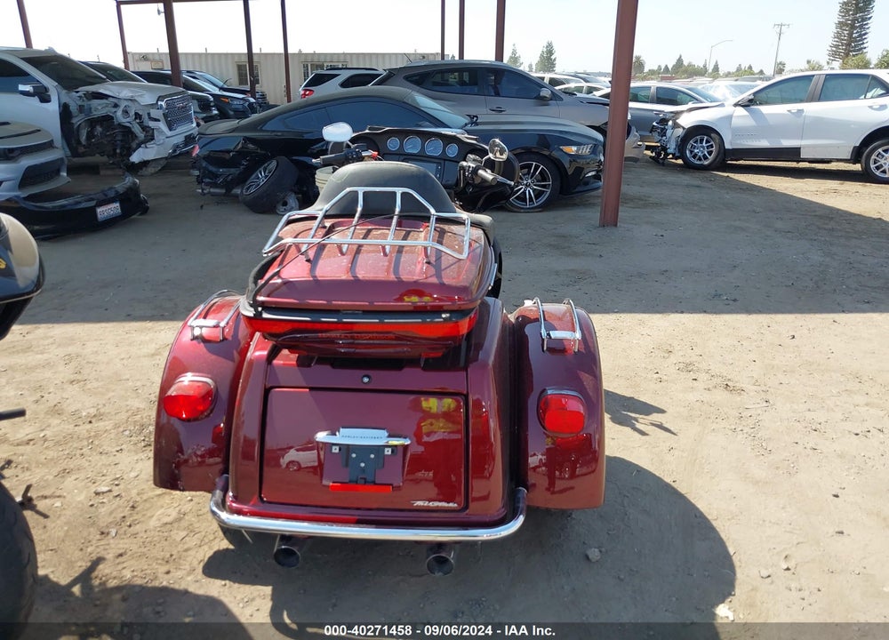 2015 HARLEY-DAVIDSON FLHTCUTG TRI GLIDE ULTRA VIN: 1HD1MAL16FB858149