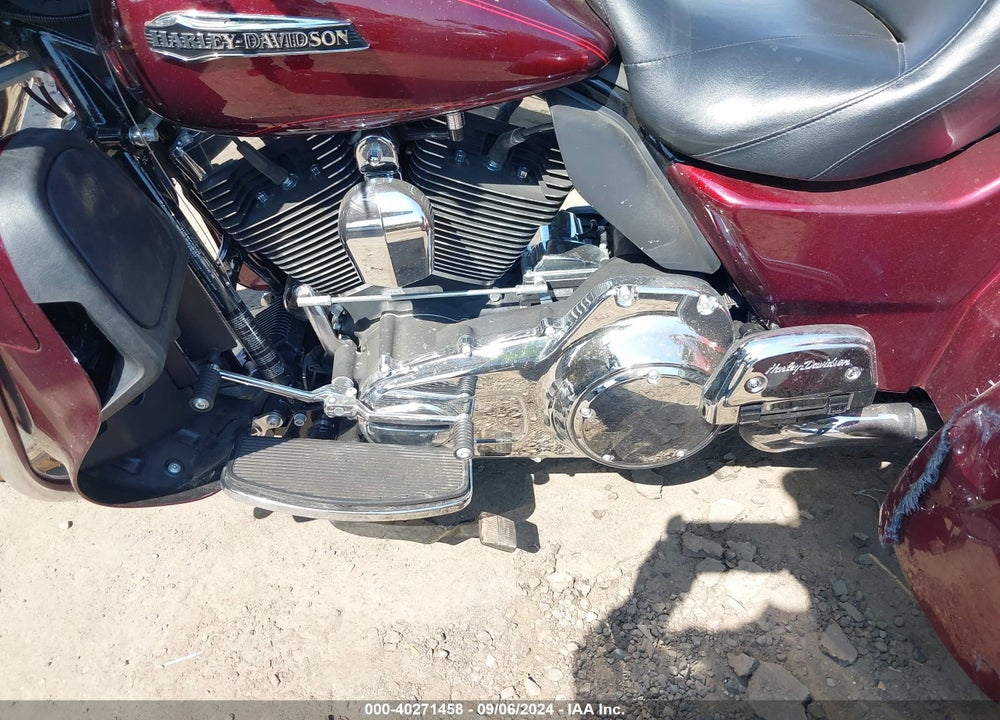 2015 HARLEY-DAVIDSON FLHTCUTG TRI GLIDE ULTRA VIN: 1HD1MAL16FB858149