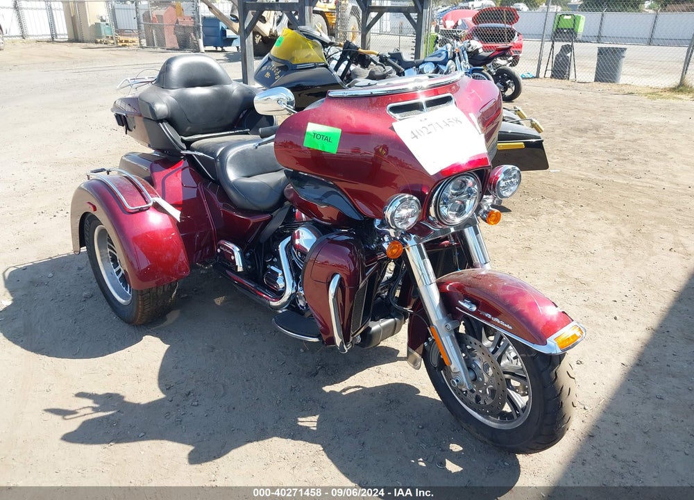 2015 HARLEY-DAVIDSON FLHTCUTG TRI GLIDE ULTRA VIN: 1HD1MAL16FB858149