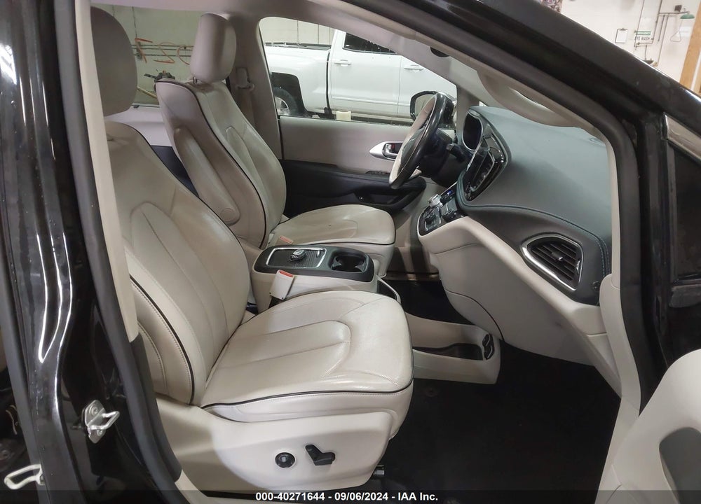 2019 CHRYSLER PACIFICA HYBRID LIMITED VIN: 2C4RC1N70KR687029