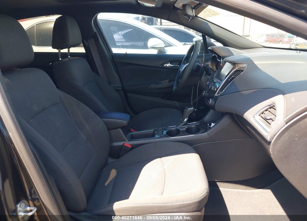 2017 CHEVROLET CRUZE LT AUTO VIN: 1G1BE5SM8H7267647