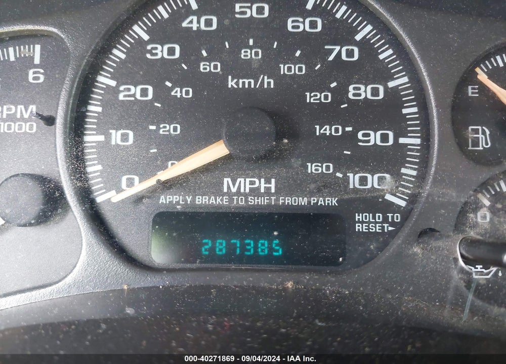 2001 CHEVROLET TAHOE LS VIN: 1GNEC13T21J278930