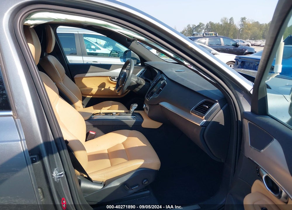 2018 VOLVO XC90 T5 MOMENTUM VIN: YV4102PK9J1335208