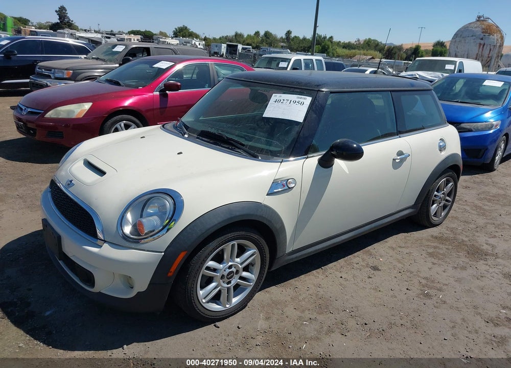 2012 MINI COOPER S VIN: WMWSV3C52CTY27405