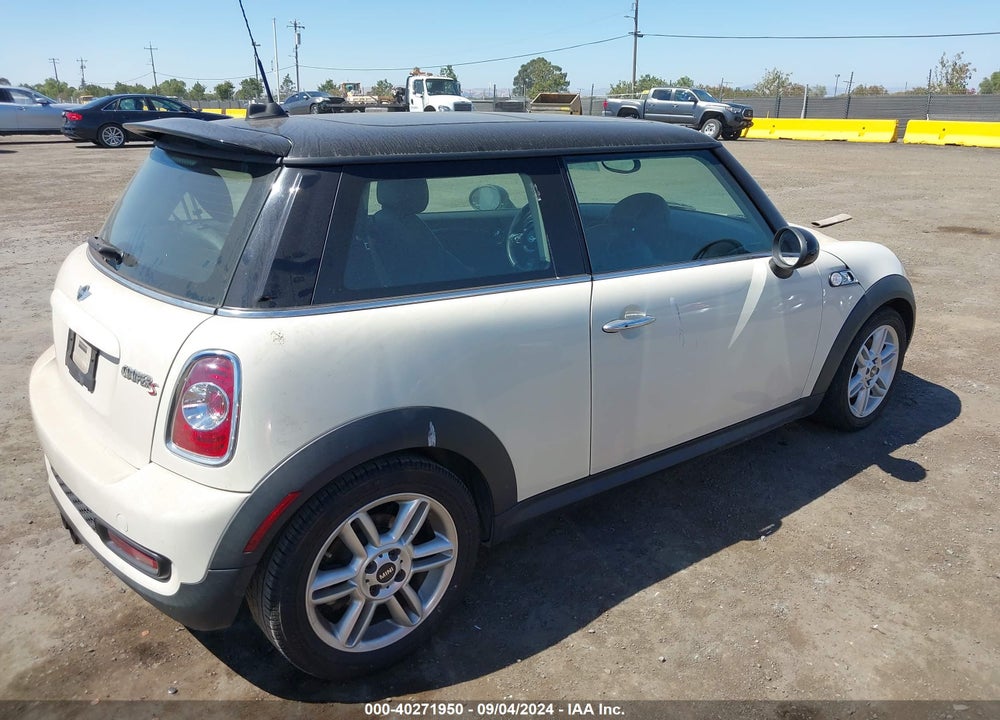 2012 MINI COOPER S VIN: WMWSV3C52CTY27405