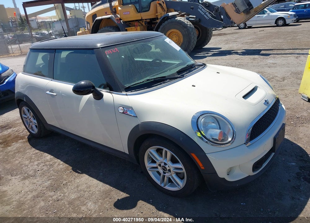 2012 MINI COOPER S VIN: WMWSV3C52CTY27405