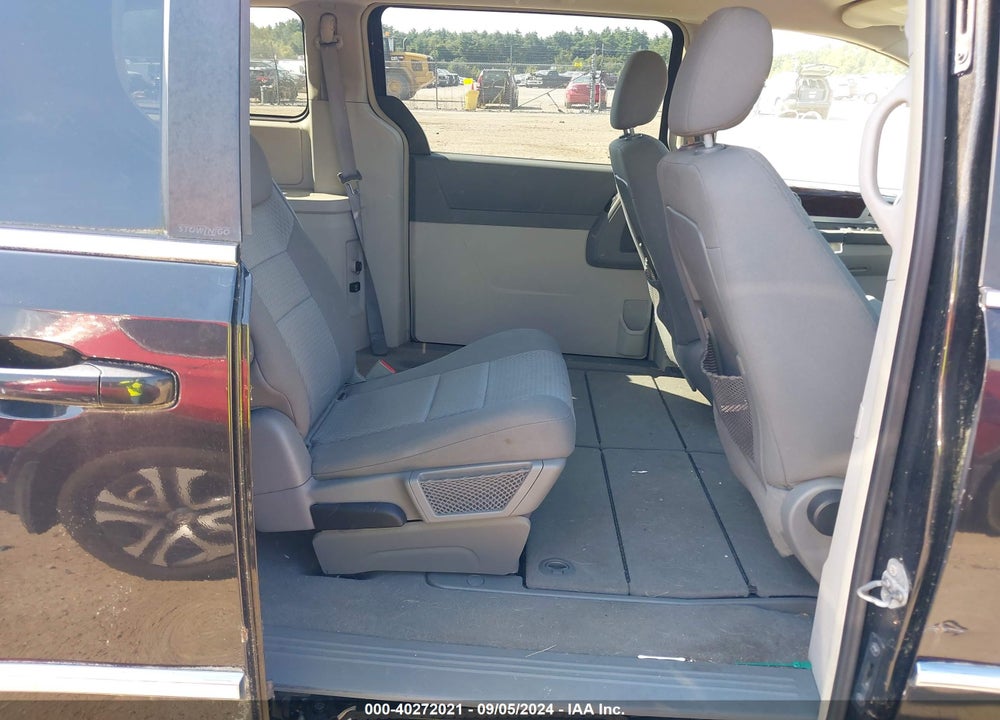 2010 CHRYSLER TOWN & COUNTRY VIN: 2A4RR5D12AR192844