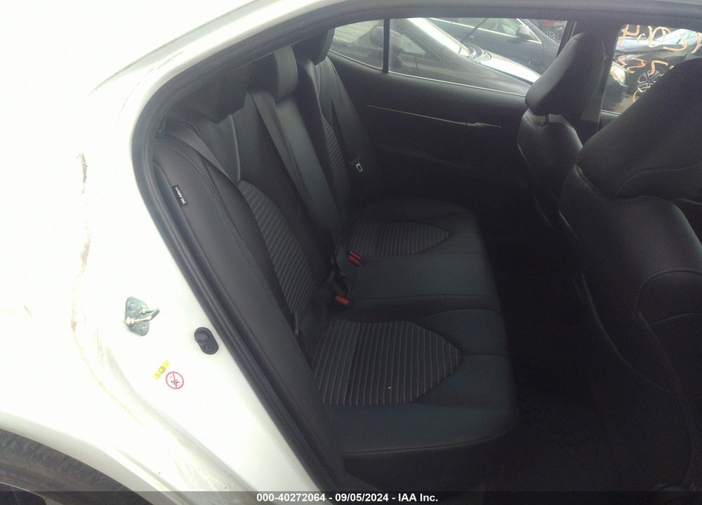2018 TOYOTA CAMRY SE VIN: 4T1B11HK2JU633753